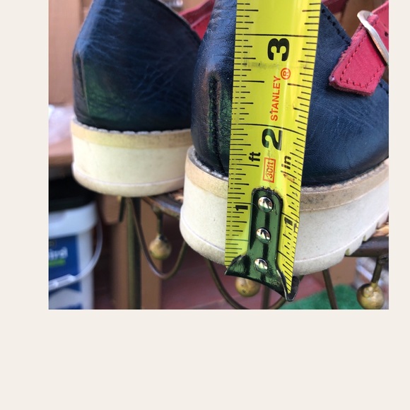 Womens leather Sandals Close Toe 9.5M Buckle Ditsy Floral Great Condition - Picture 7 of 7